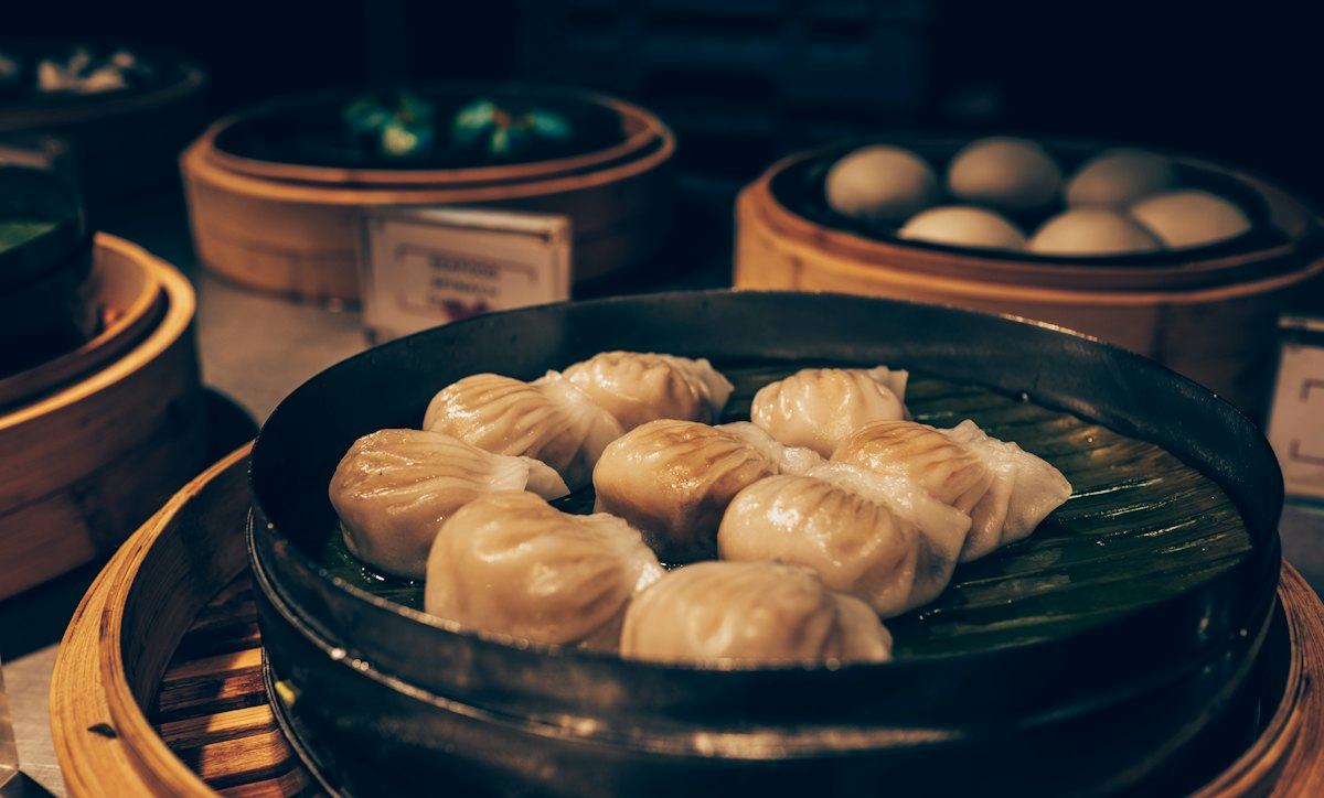 Dumplings in a bamboo steamer